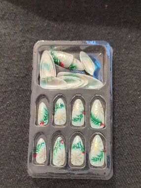 Press On Nail Set with Green Holiday Pine Design - White & Green